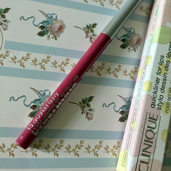 Clinique Quickliner For Lips Lip Liner Crushed Berry - Picture 2 of 2